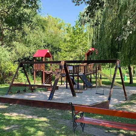 Laszlo Nyaralohaz Апартаменты *