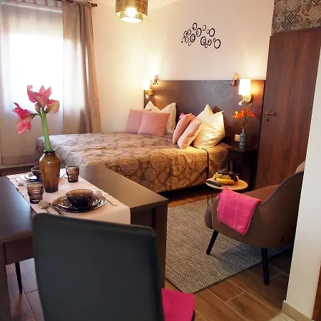 Laszlo Nyaralohaz * Balatonfenyves