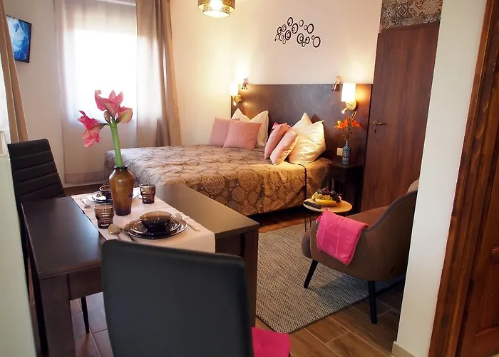 Laszlo Nyaralohaz * Balatonfenyves