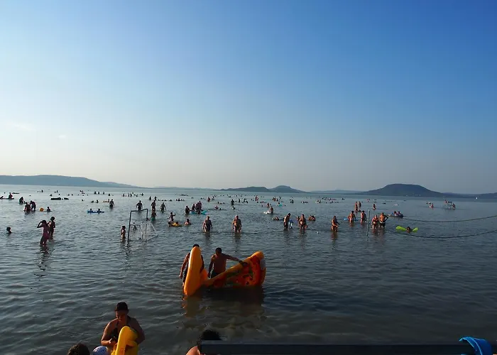 Laszlo Nyaralohaz * Balatonfenyves